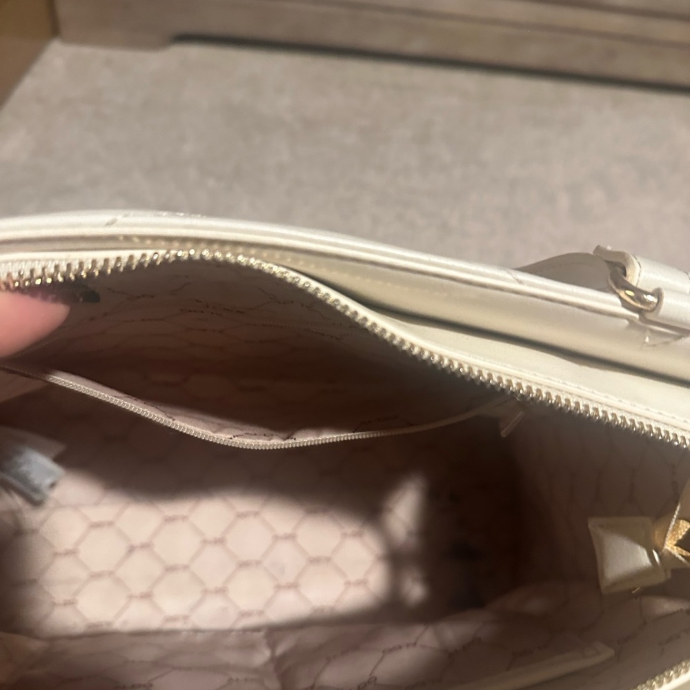 Aldo White and Gold Chain Handbag Purse - Picture 2 of 11